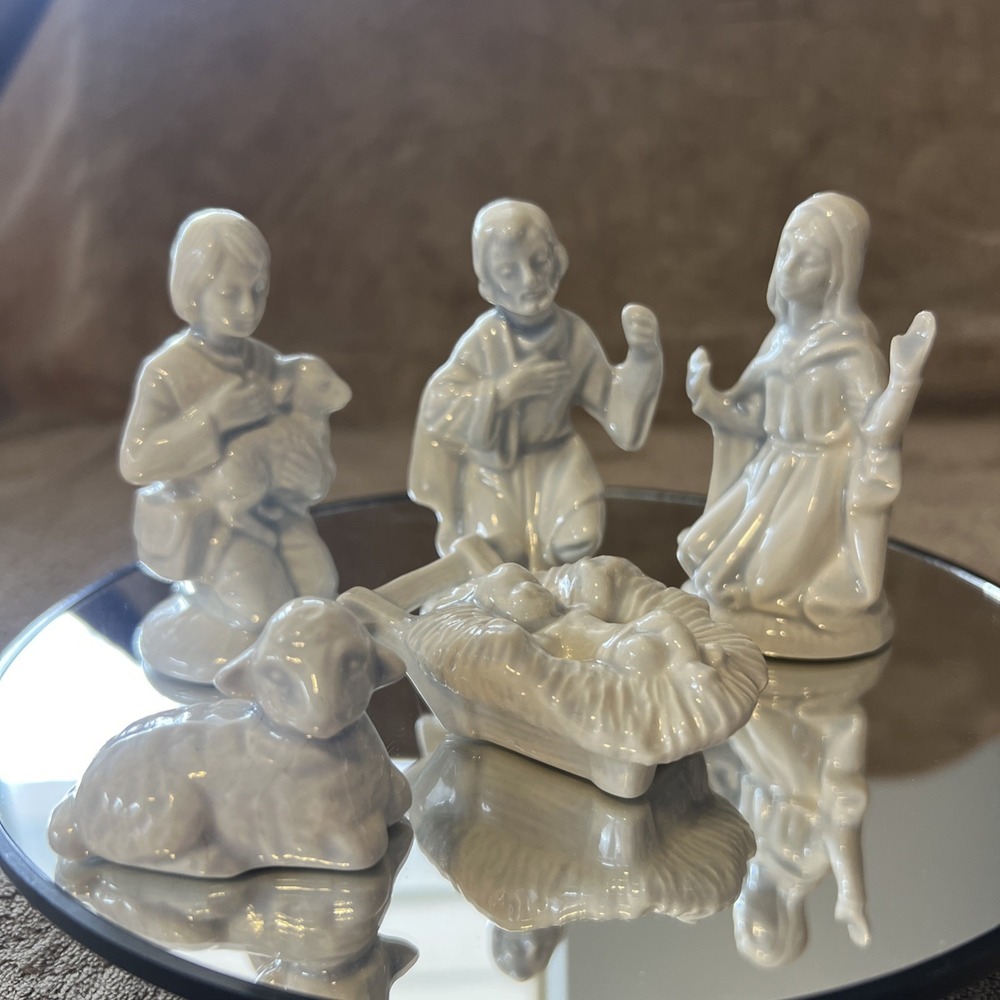 Vintage 1970s 4 Piece Iridescent Ceramic Nativity Set Unbranded